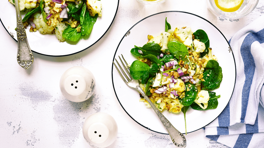 Roasted cauliflower salad dish